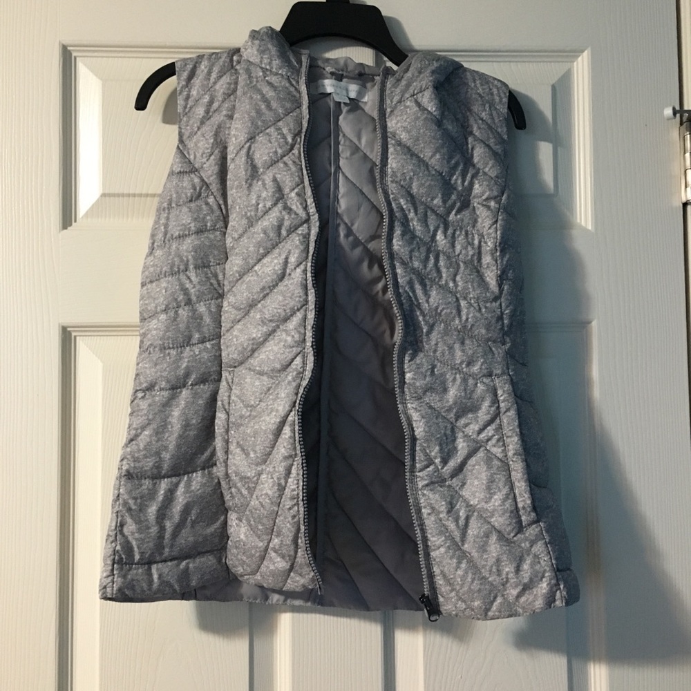 Net York and company gray puffer vest